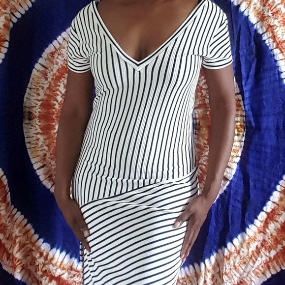 Sassy V-neck striped dress with side split - Picture 3 of 6