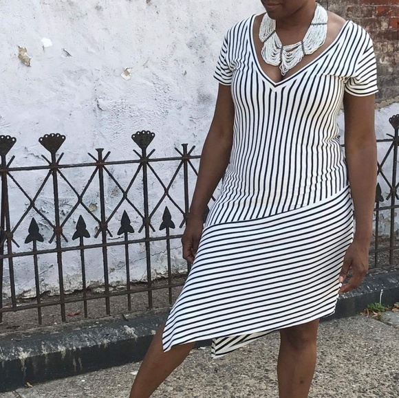Sassy V-neck striped dress with side split - Picture 6 of 6