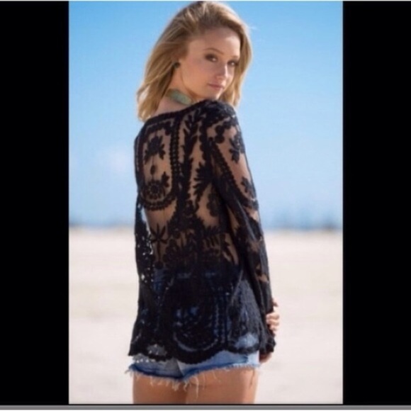 🎀NEW🎀  White Sheer Lace Crochet Loose Top - Picture 5 of 5