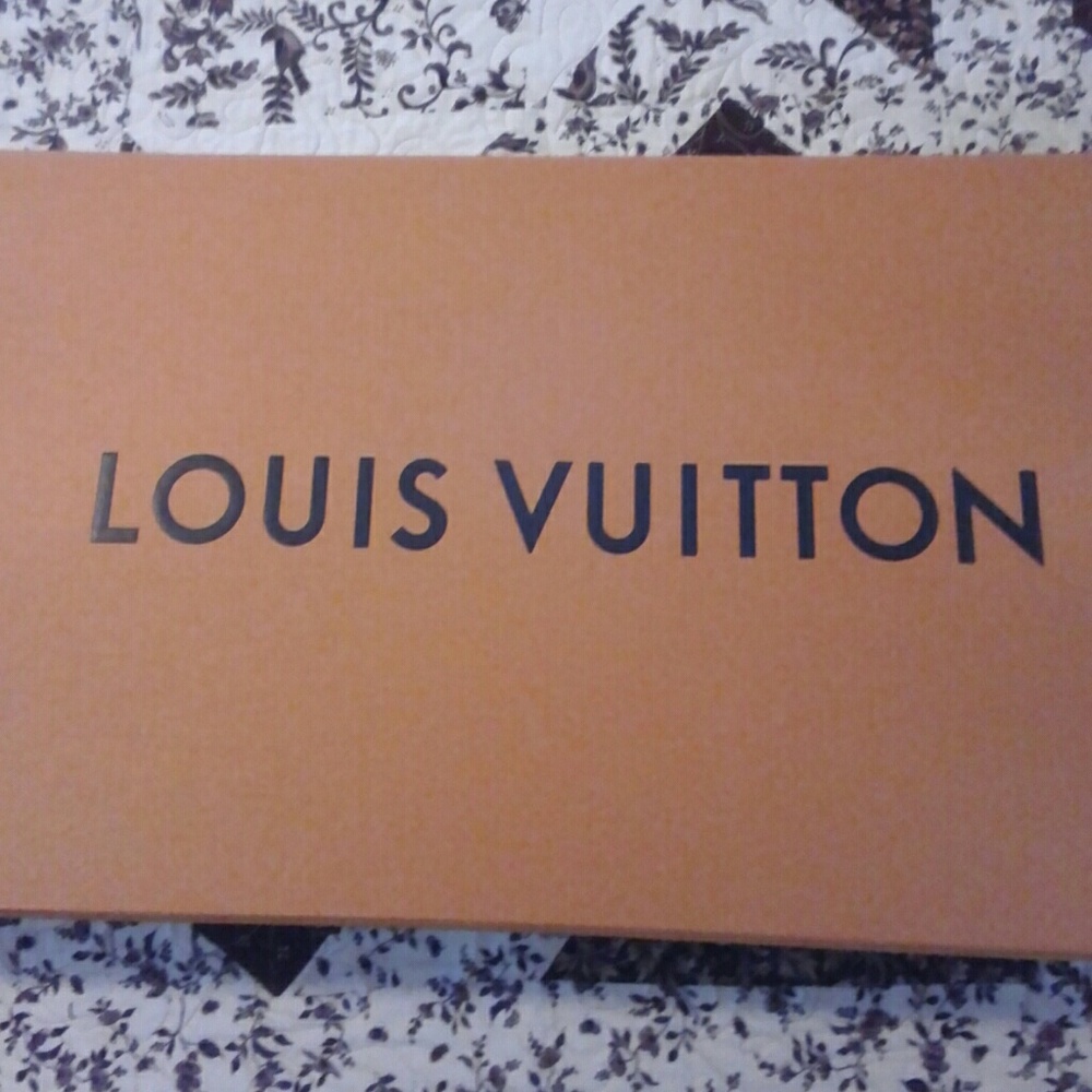 Brand new, just arrived LOUIS VUITTON gift box
