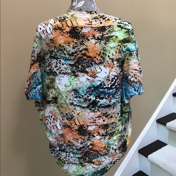 North Shore Brand Hi-Low Top - Picture 2 of 5