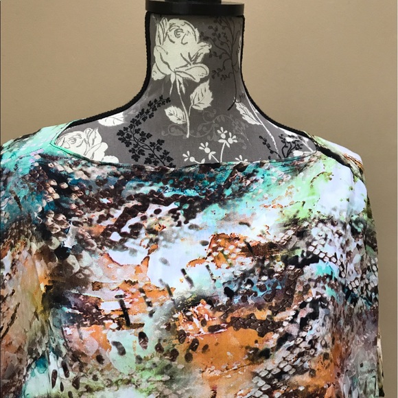 North Shore Brand Hi-Low Top - Picture 5 of 5