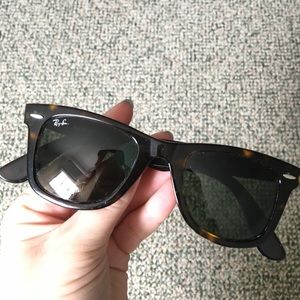 RayBan Wayfarer- Tortoise