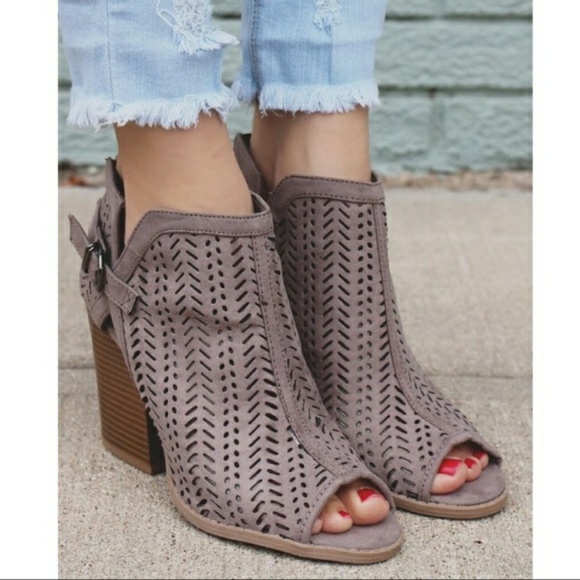 HP PICK NWT TAUPE OPEN TOE BOOTIES - Picture 2 of 8