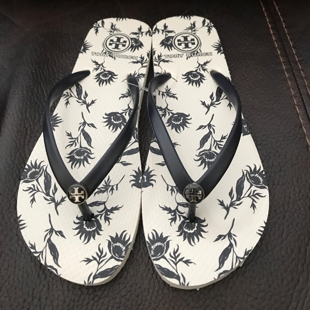 Brand new Tory Butch flip flops!