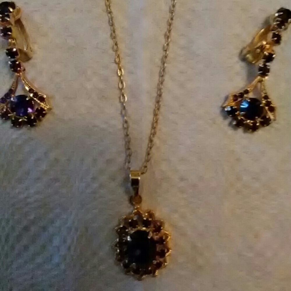 Necklace and earring set. Earrings are clip-on.