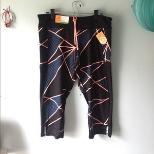 Patterned Ventilated Capri Leggings