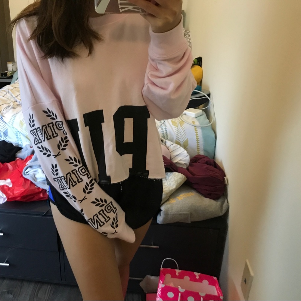 Vs pink cropped sweatshirt