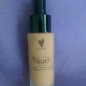 Younique Mineral Touch Foundation - Satin