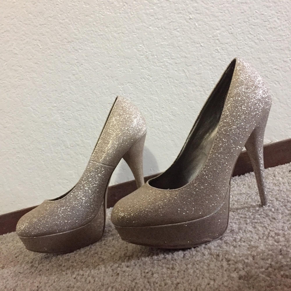 Gold Pumps