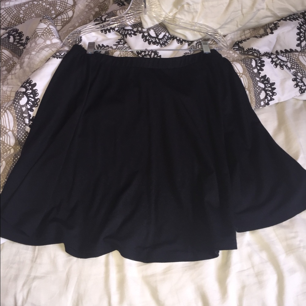 Black stretchy soft skirt