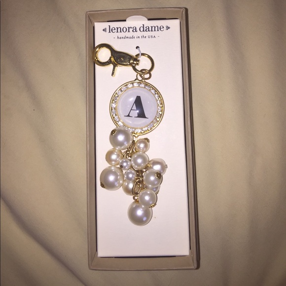 🚨SALE🚨 "A" keychain - Picture 1 of 2
