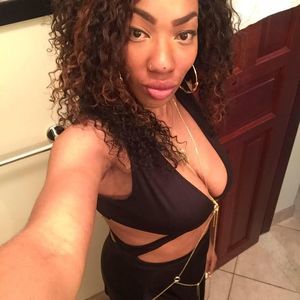 Meet your Posher, Monique