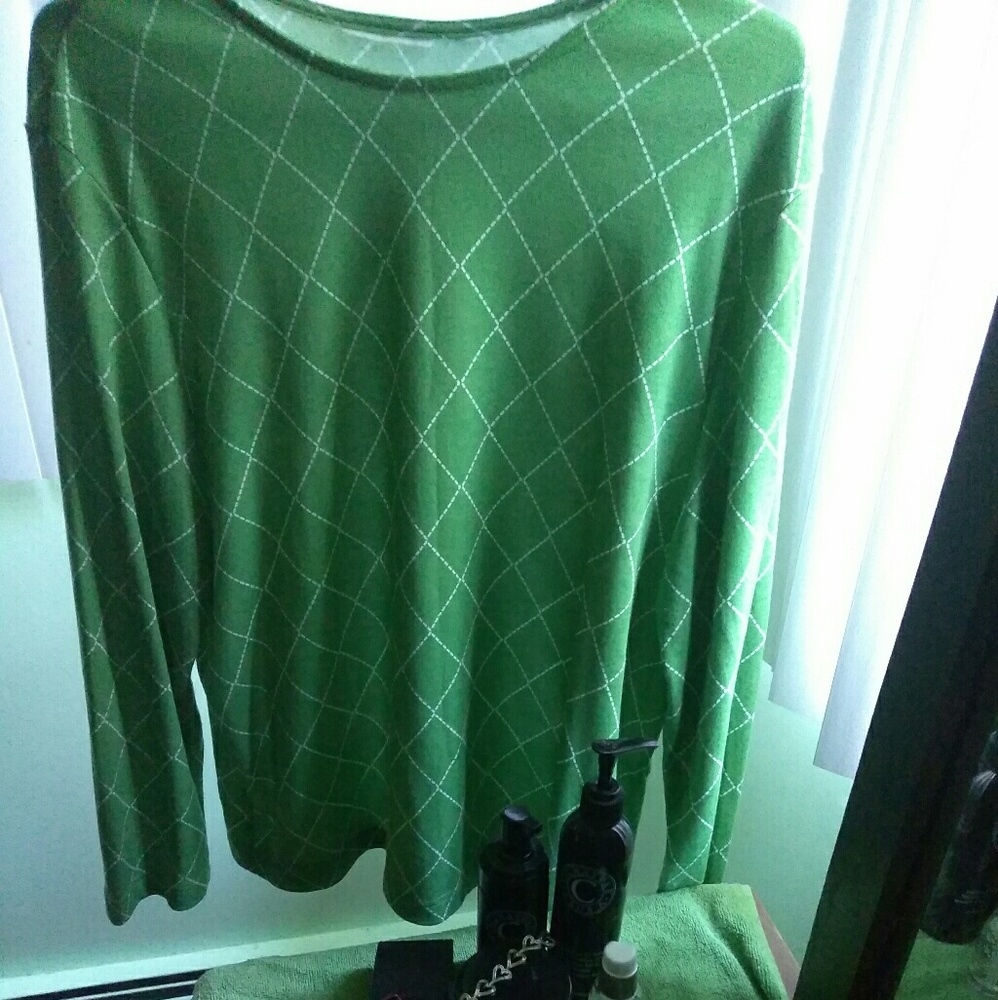 Green Tunic inside tagg as been removed.