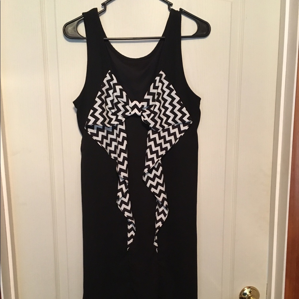 Size Large Black sleeveless dress.