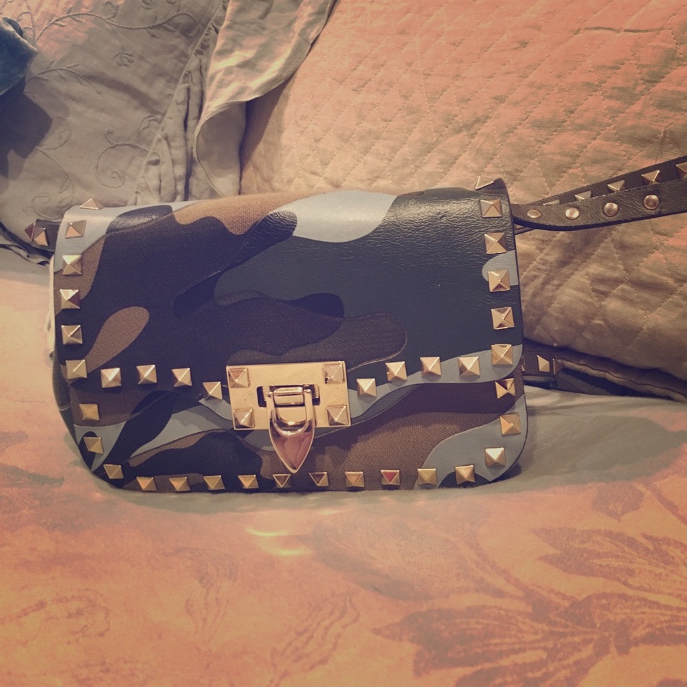 Auth VALENTINO Leather-Canvas Camo Rockstud Bag