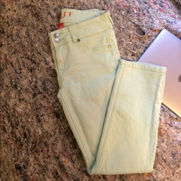 Mint Elle Capri Pants - Picture 2 of 4