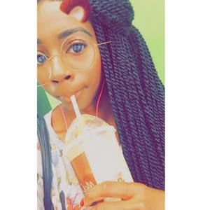 Meet your Posher, Mia