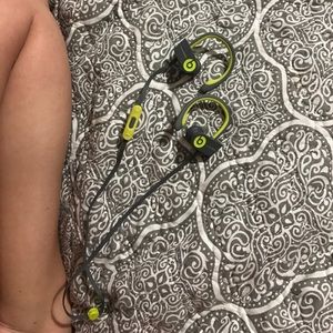 PowerBeats Wireless 2