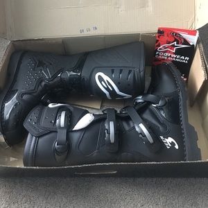 Alpinestars dirt-bike racing boots