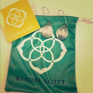 Kendra Scott drop earrings ✨💕