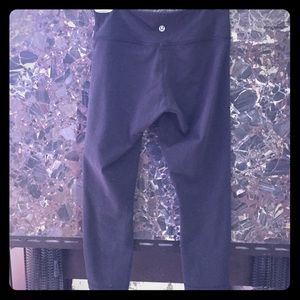 Lululemon crops size 4. Worn 3x.