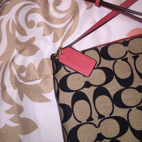 Coach cross body like new. Non smoking home. - Picture 4 of 6