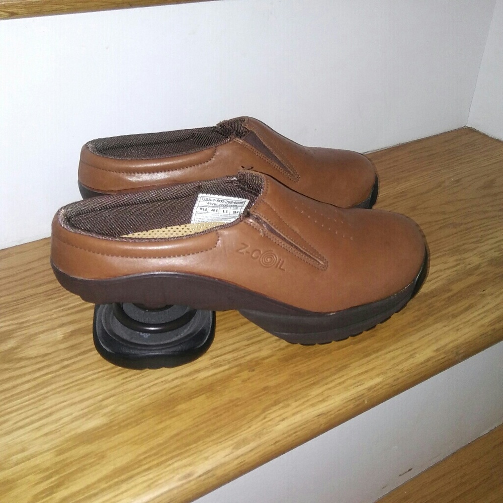 Zcoil Brown Taos mules clogs sz W 9