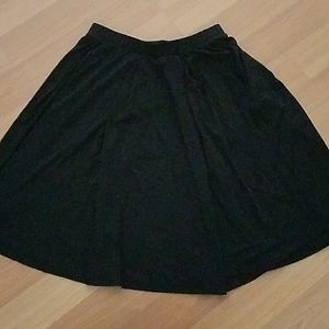 TRUE BLACK size M Lularoe Madison