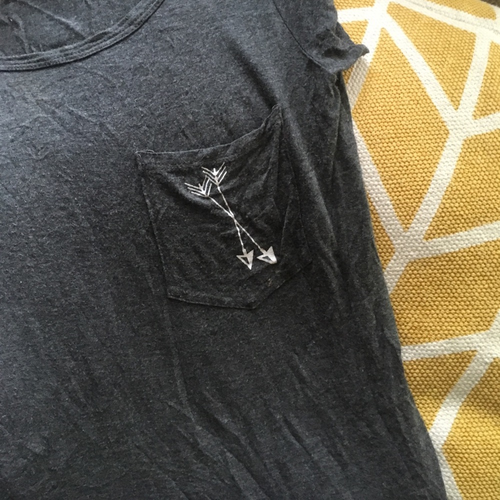 Comfy arrow pocket tee