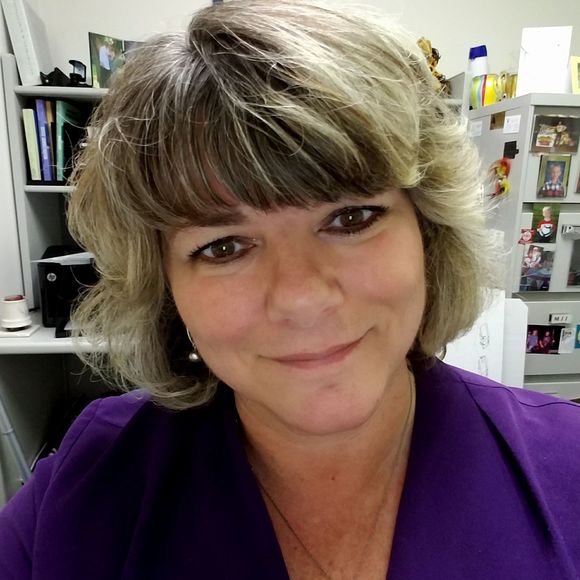 Meet your Posher, Lisa - Picture 1 of 1