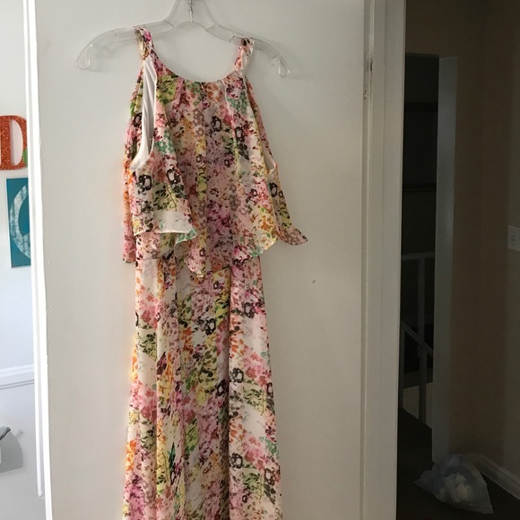 Jessica Simpson Dresses & Skirts - Jessica Simpson floral Maxi dress.