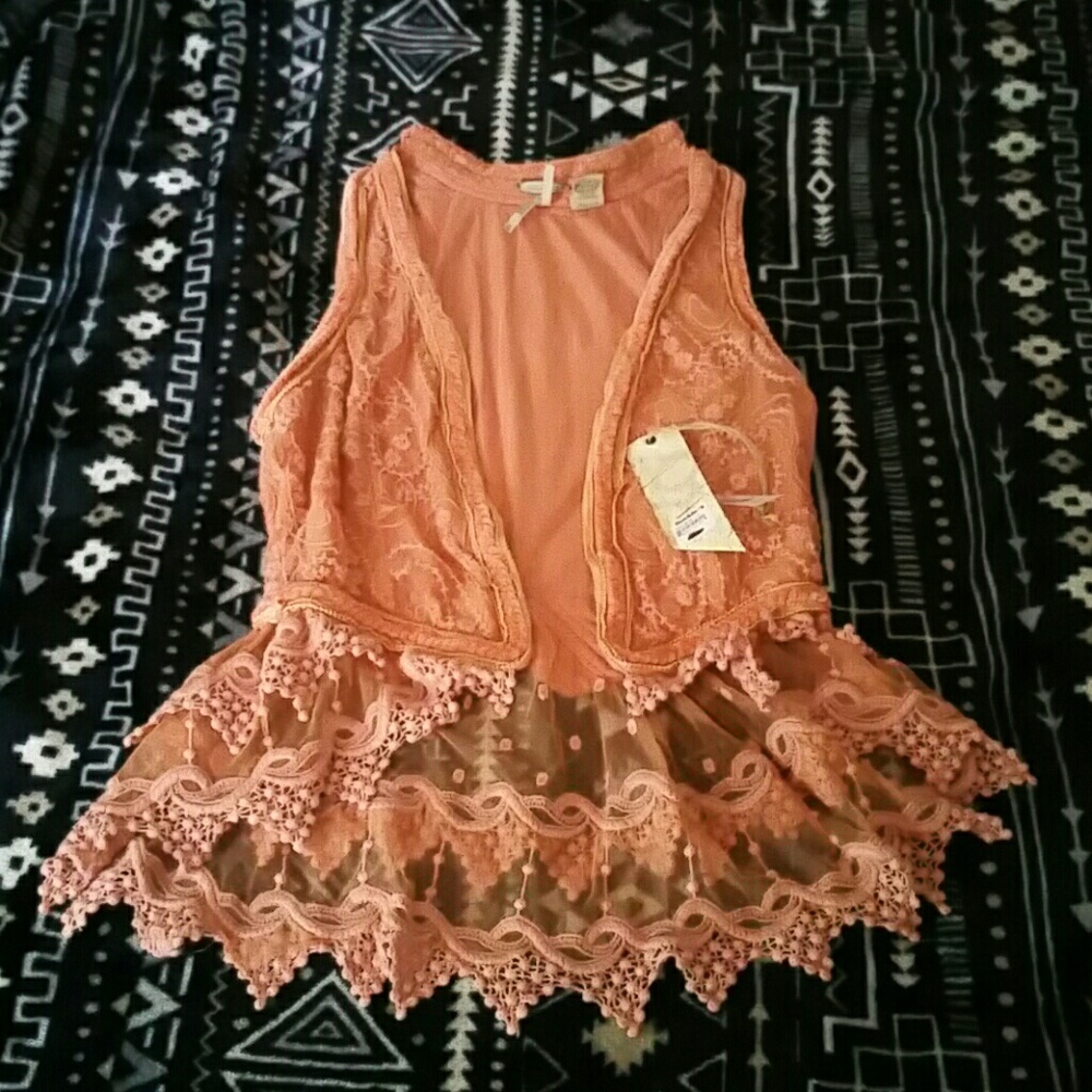 NWT Gimmicks by BKE Coral Lace Vest