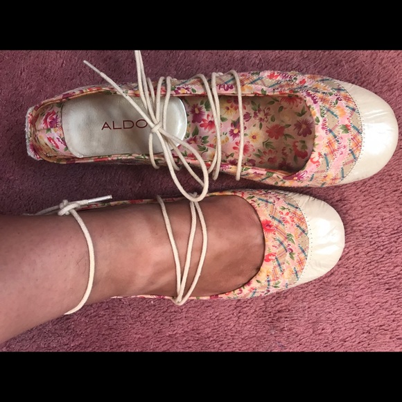 So fun! Aldo Lace Up Floral Flats ๐ - Picture 7 of 7