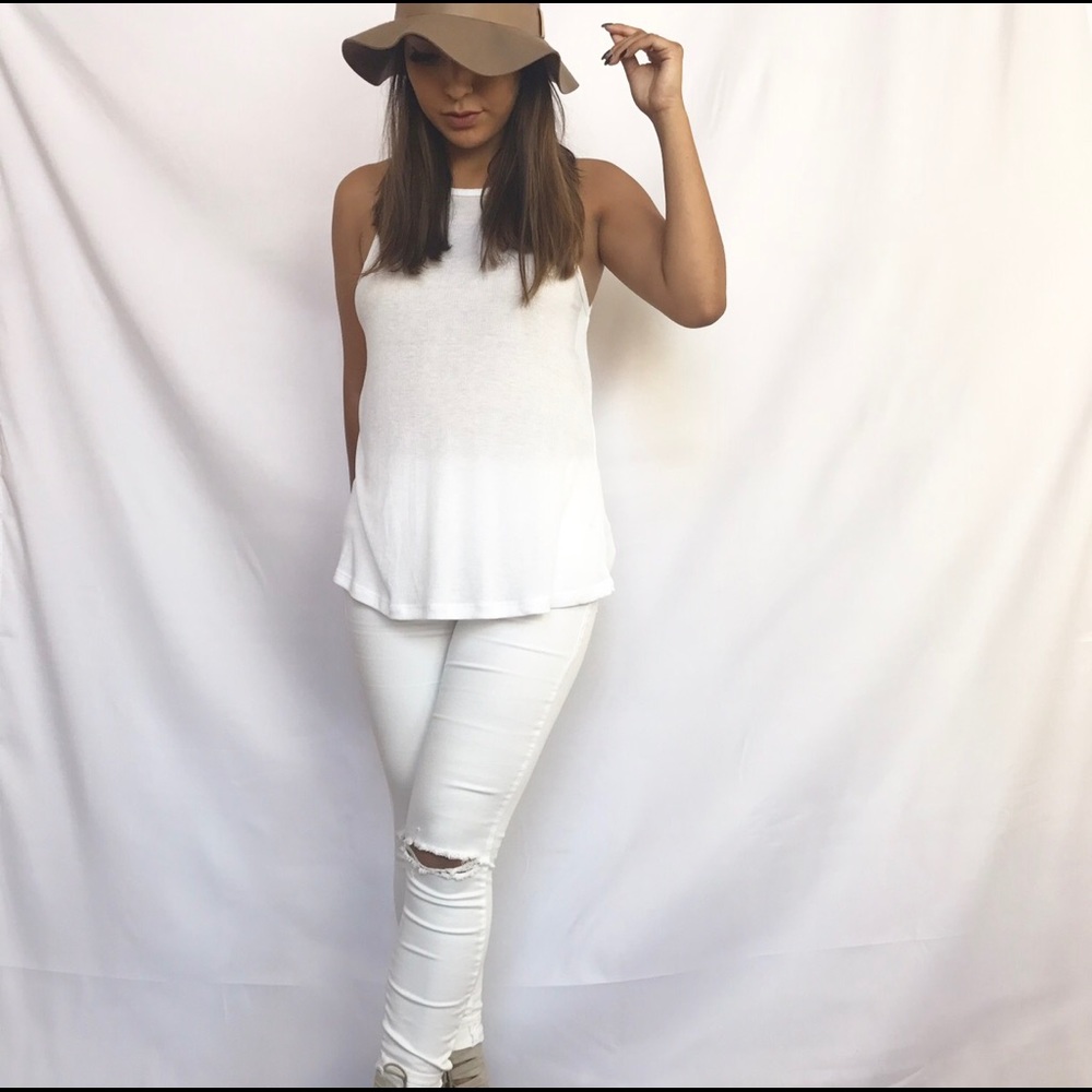 • Round Sun Hat • - Picture 3 of 5