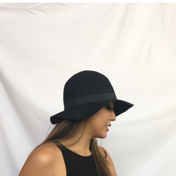 • Round Sun Hat • - Picture 2 of 5
