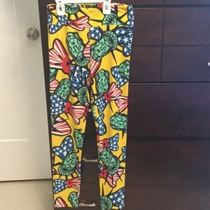 NWOT LuLaRoe Americana OS leggings