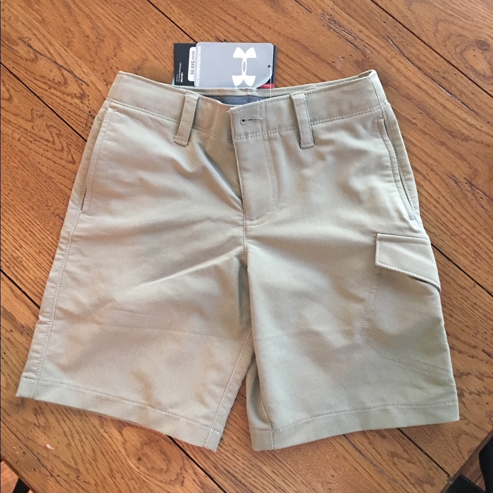 Boys UA khaki cargo shorts