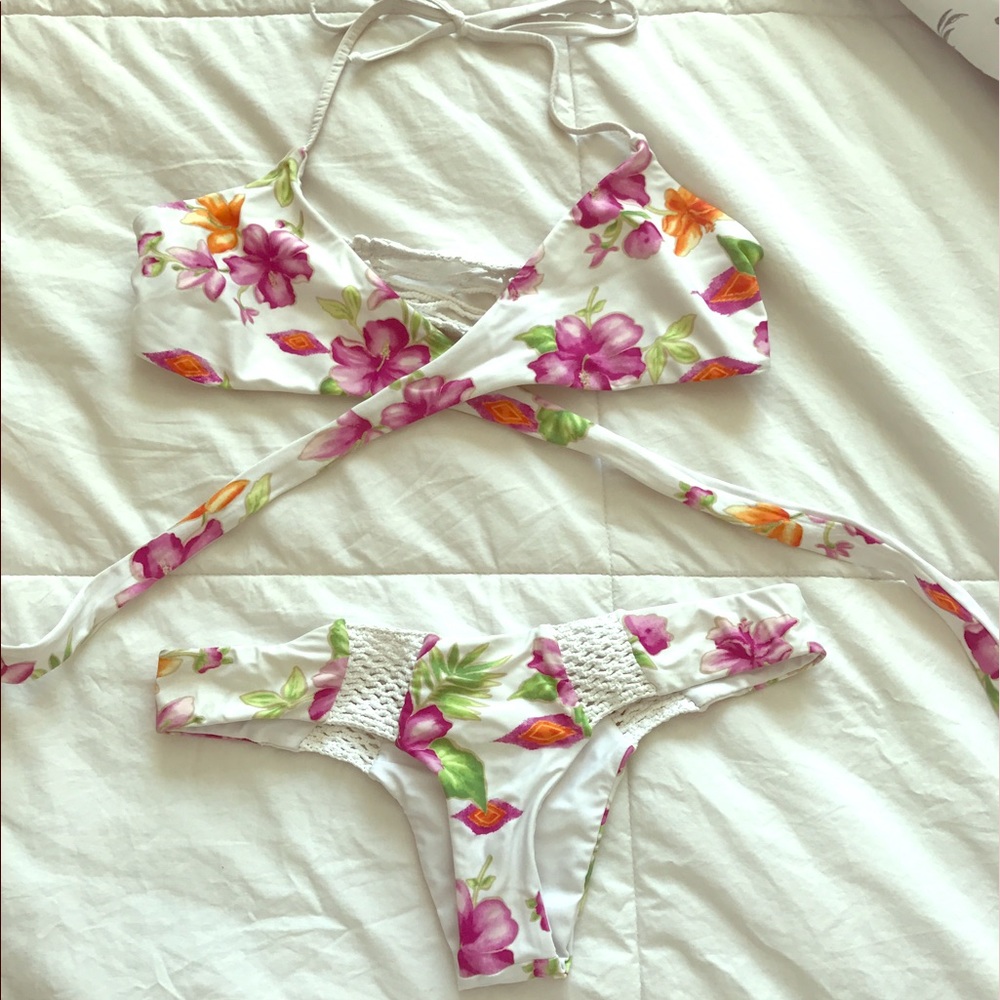 Genuine Frankie's Bikini Tropical Bouquet TOP