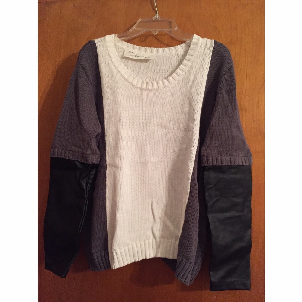 Long sleeve sweater with leather patch