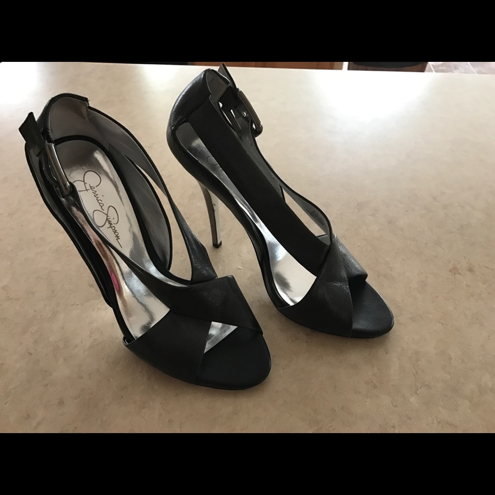 Grey shoes by Jessica Simpson