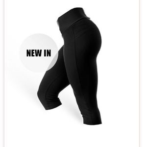 NWT Brazilian Butt Push-Up Capri Pants