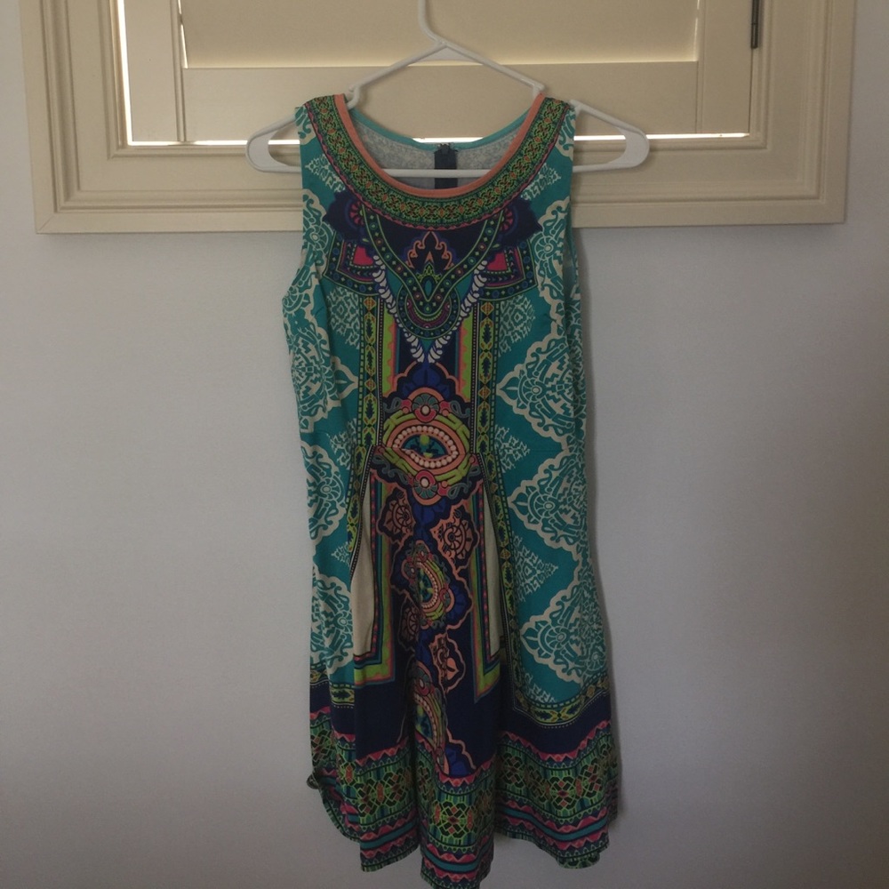 Colorful dress from the impeccable pig!