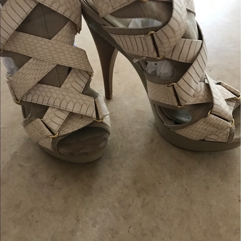 Shoes - Picture 2 of 4