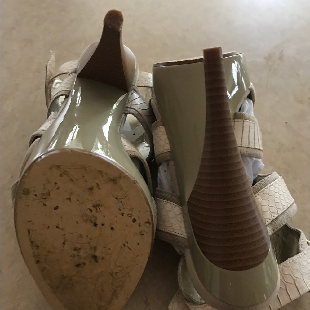 Shoes - Picture 4 of 4