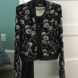 Crop top lightweight jacket