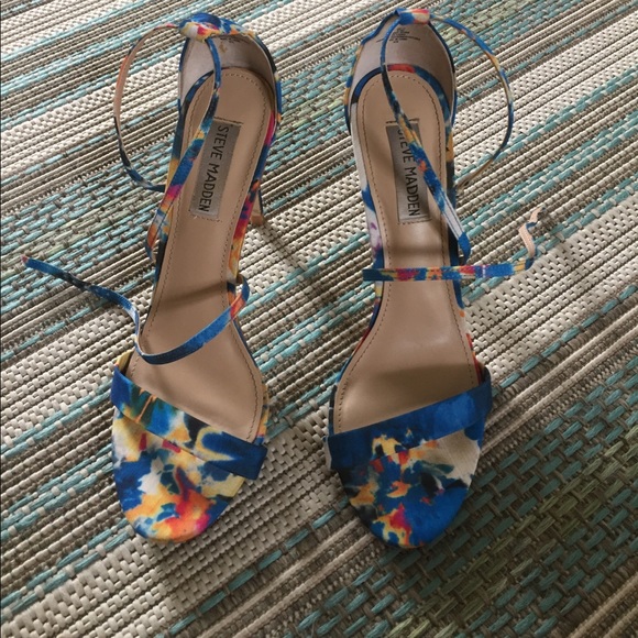Steve Madden Shoes - Steve Madden blue tie dye heels size 8.5