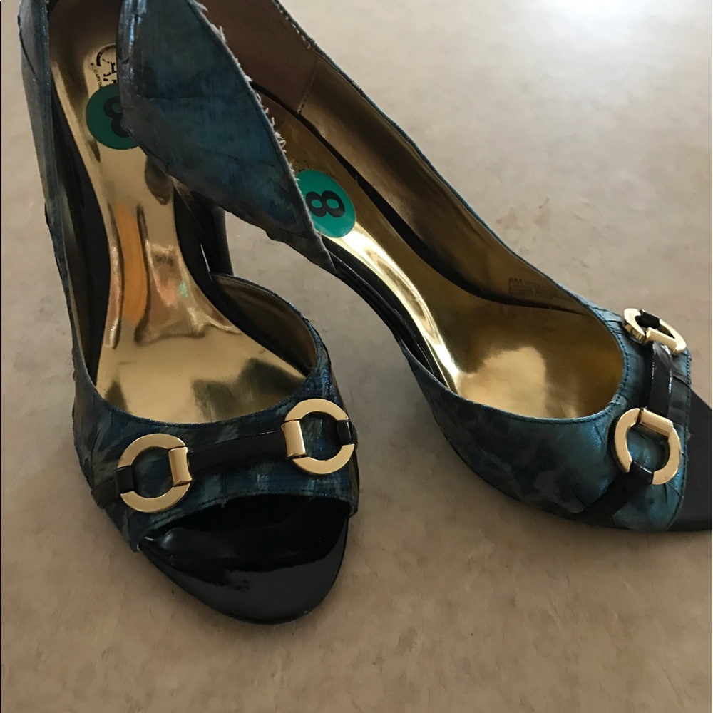 Shoes - Picture 2 of 4