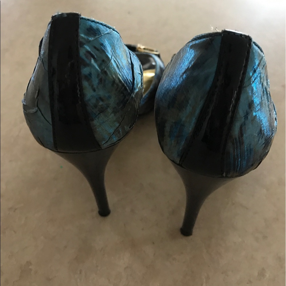 Shoes - Picture 3 of 4