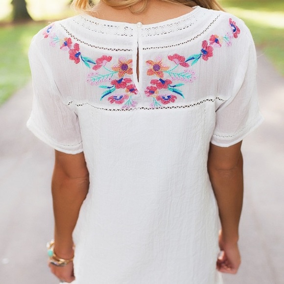 NWT Floral Embroidered Dress - Picture 2 of 4